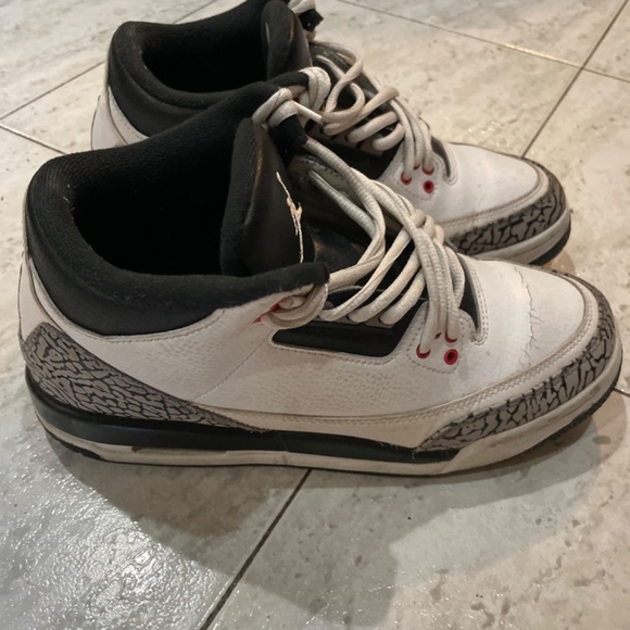 Infrared jordan 3 (size 7Y/8.5 Women) - Picture 4 of 5